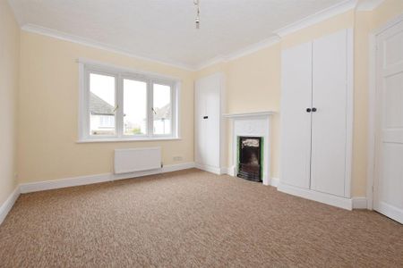 4 bedroom detached house to rent - Photo 4