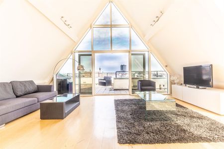 2 bed penthouse to rent in Grainger Street, City Centre, NE1 - Photo 3