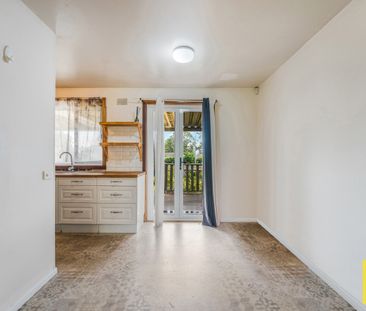 Well-Presented Family Home with Expansive Outdoor Living - Photo 5