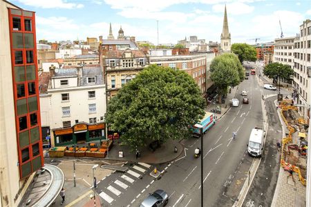 One double bedroom apartment in the City Centre. - Photo 5