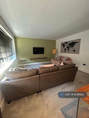 3 bedroom terraced house to rent - Photo 1