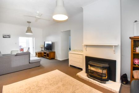 Family Living Made Easy Near Town Centre - Photo 3