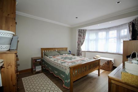 3 Bedroom House - Terraced To Let - Photo 4