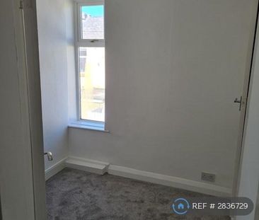 2 bedroom end of terrace house to rent - Photo 3