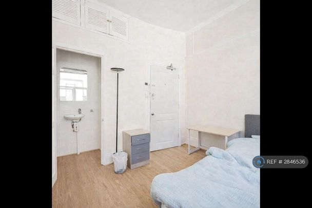 Studio to rent - Photo 1