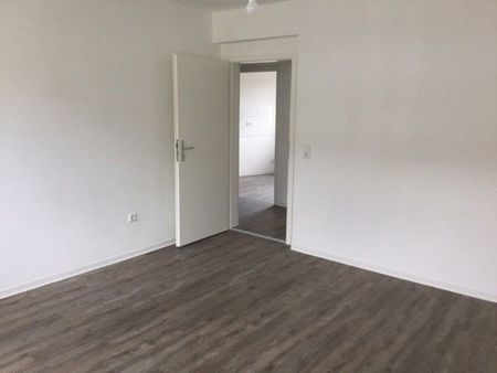 Neu renovierte, geräumige 4-Zi.-Wohnung ab sofort frei - Foto 2