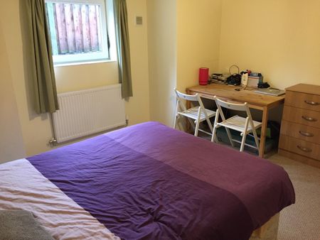 Room in a Shared House, Whalley Range, M16 - Photo 2