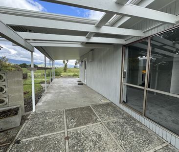 Fully Redeocated Beach House with rear views over ... - Photo 4