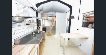 Burleigh Heads - 1 Bedroom Loft - Walk to the Beach - Photo 2