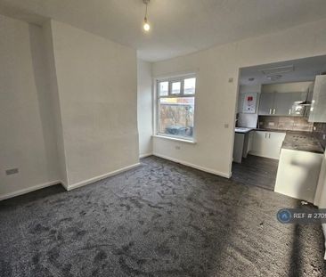2 bedroom end of terrace house to rent - Photo 2