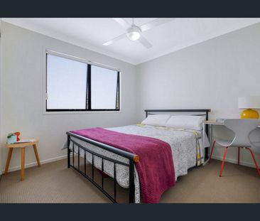 Charming Two-Storey Home in Fitzgibbon - Photo 5