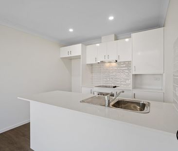 BEAUTIFUL NEAR NEW 2 BEDROOM HOME WITH A LARGE BACKYARD - Photo 4