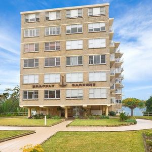 Oversized One Bedroom Apartment in East Side Drummoyne - Photo 2