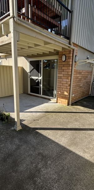 Spacious one bedroom granny flat with air conditioning - Photo 2