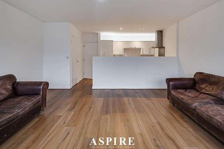 High Road, Benfleet, SS7 - Photo 3