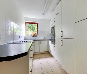 Price £2,000 pcm - Available Now - Part Furnished - Photo 2