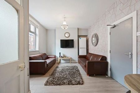 6 bedroom end of terrace house to rent - Photo 2