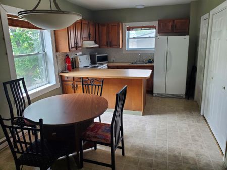 Métro Longueuil __ 2e station de Berri-UQAM __ Propre & Paisible - Photo 4