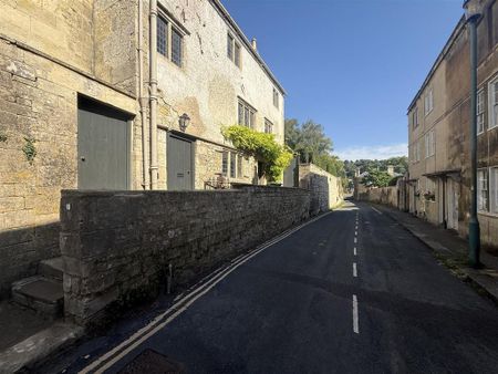 5 bedroom detached house to rent - Photo 2