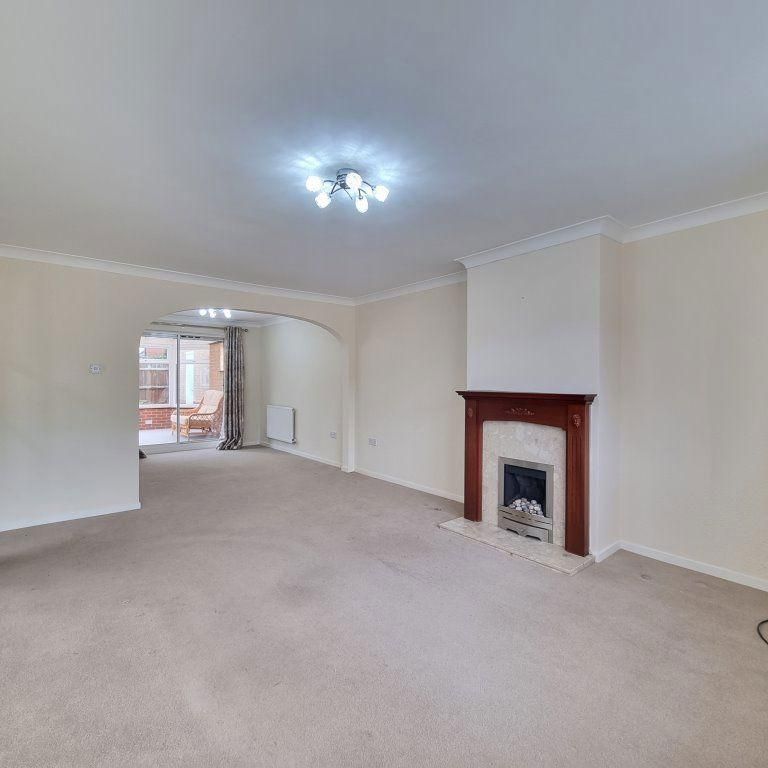 3 bedroom bungalow to rent - Photo 1