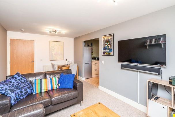 2 bedroom flat to rent - Photo 1