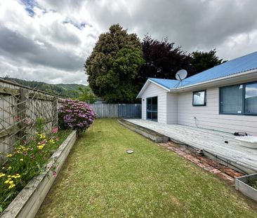 3-Bedroom Home in Lower Hutt! - Photo 2