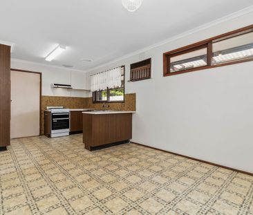 Conveniently Located 3 Bedroom Home - Photo 6