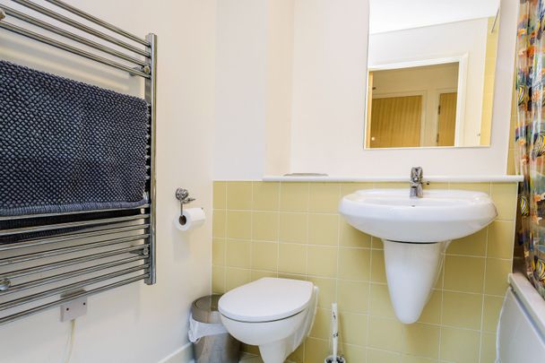 2 bedroom apartment to rent The Roundhouse, Gunwharf Quays, Portsmouth, PO1 - Photo 1