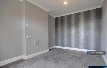 3 bedroom end of terrace house to rent - Photo 2