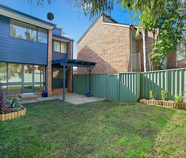 Three Bedroom Townhouse with Air-Conditioning - Photo 5