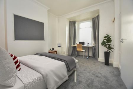 4 bedroom terraced house to rent - Photo 3