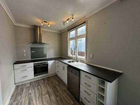 Renovated, warm and close to the beach! - Photo 3