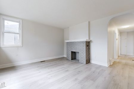 For Lease - 38 St David Street, Kawartha Lakes, Ontario - Photo 3