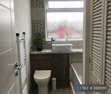 3 bedroom flat to rent - Photo 6