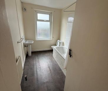 2 bedroom semi-detached house to rent - Photo 5