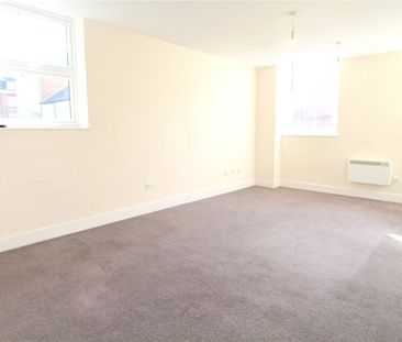 Union Terrace, Aldershot, GU11 - Photo 3