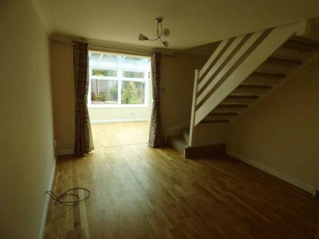 2 bedroom end of terrace house to rent - Photo 3