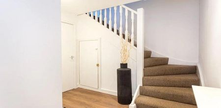 Stunning three bed two bath property set within a private development - Photo 3