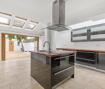 3 bedroom end of terrace house to rent - Photo 2