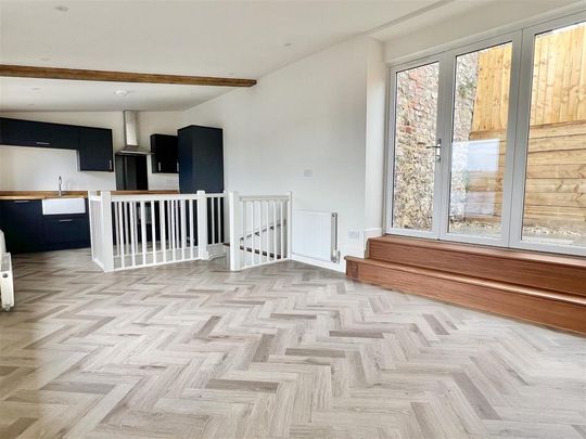 2 bedroom barn conversion to rent - Photo 1