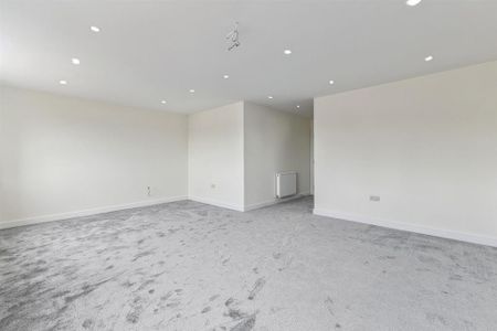 5 bedroom detached house to rent - Photo 3