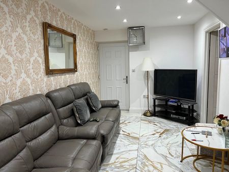 Room in a Shared House, Scarborough Street, E1 - Photo 3