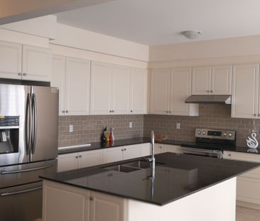 For Lease - 37 Ladder Crescent, East Gwillimbury, Ontario - Photo 6