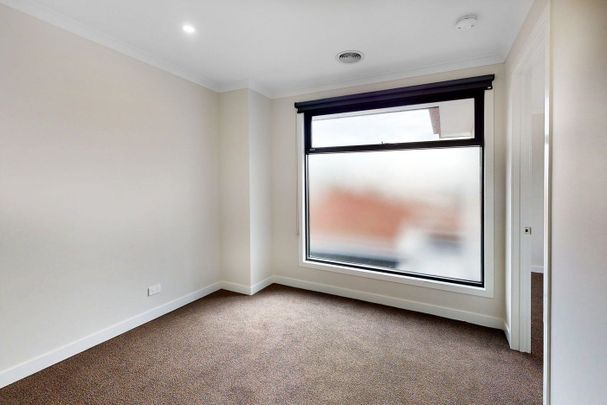 28 Thornton St, Bentleigh East VIC 3165 - Townhouse For Rent | Domain - Photo 1