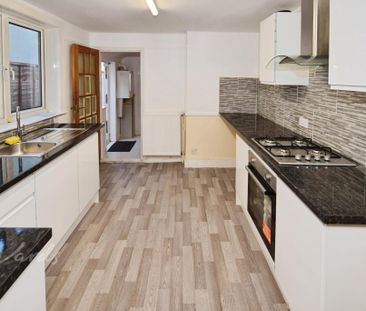 3 bedroom terraced house to rent - Photo 6