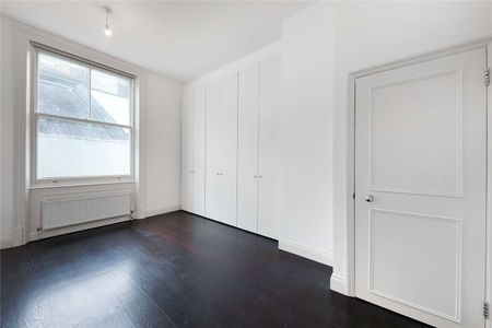 A ground floor apartment in a recently refurbished building benefitting from two bedroom and two bathrooms with an exceptional reception room and wooden flooring throughout. - Photo 3