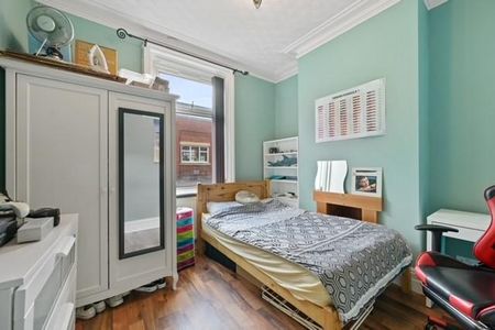 4 bedroom terraced house to rent - Photo 4