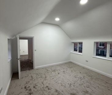 3 Bed Terraced House, Hampton Works, SW14 - Photo 1