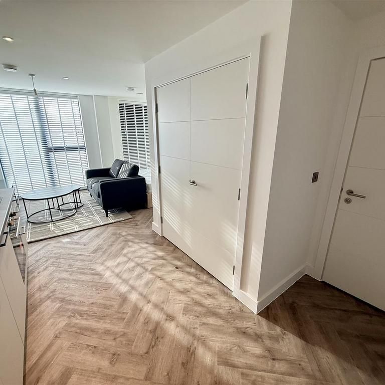 Studio to rent - Photo 1