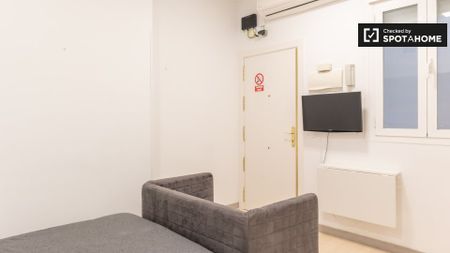 madrid, Community of Madrid 28012 - Photo 2